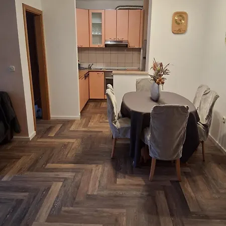 Ella Apartment *