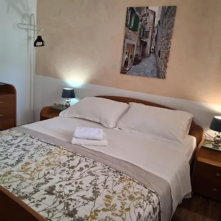 Apartment Ella *